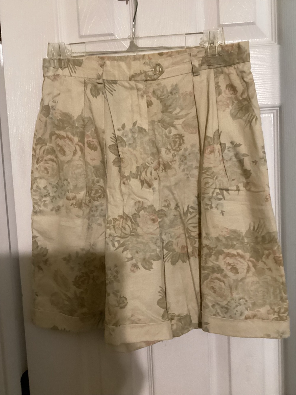 Lauren Ralph Lauren Cream Floral Linen Shorts, size 6